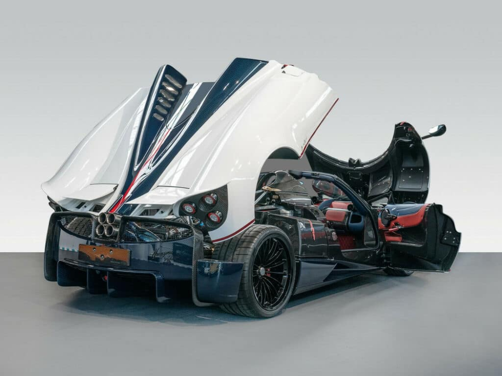 Pagani Huayra Roadster có kiểu cửa mở ngang