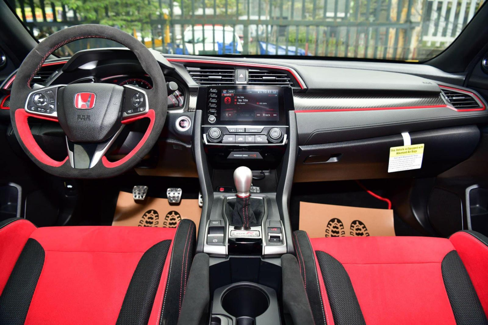 Toàn cảnh khoang lái của xe Honda Civic Type R Limited Edition độc nhất Việt Nam Toàn cảnh khoang lái của xe Honda Civic Type R Limited Edition độc nhất Việt Nam