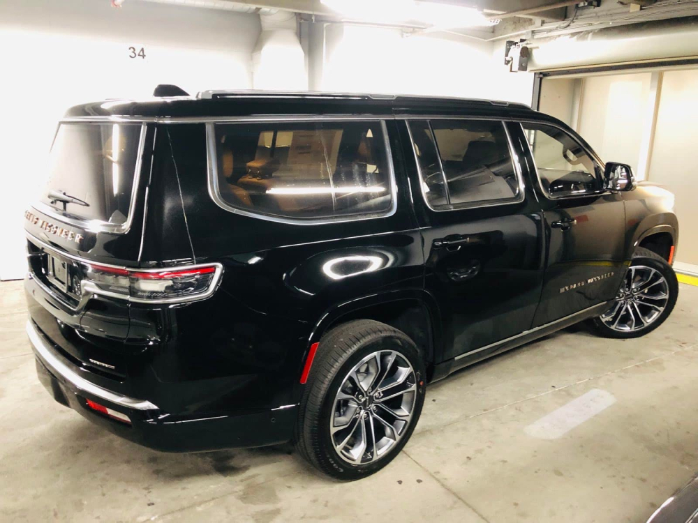 Chiếc xe Jeep Grand Wagoneer 2022 về nước thuộc bản Series III