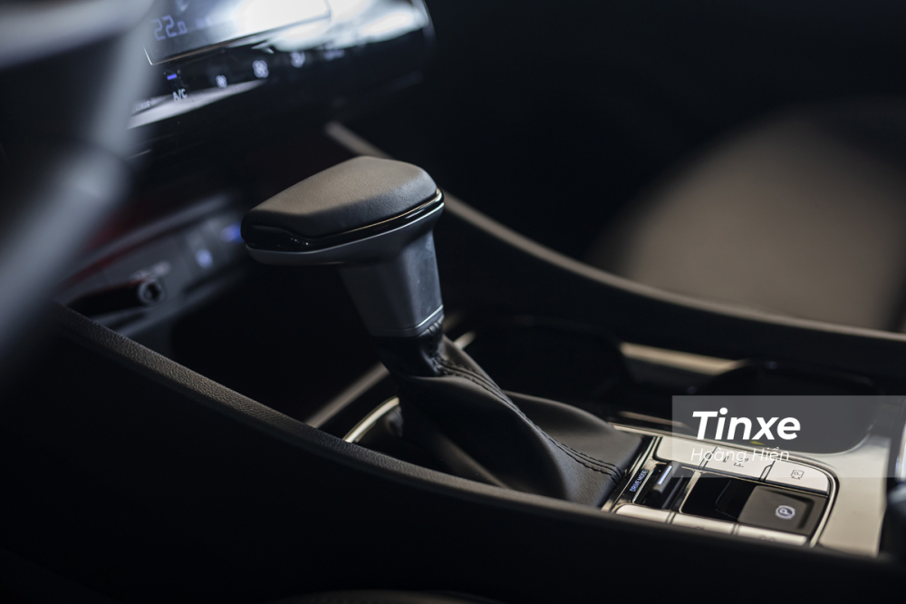 Ngay cả thiết kế tay nắm cần số của Hyundai Tucson 2022 cũng có nhiều liên tưởng tới cần số của Audi