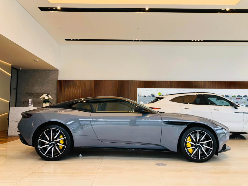 Đây đã là chiếc xe Aston Martin DB11 V8 thứ 7 về nước
