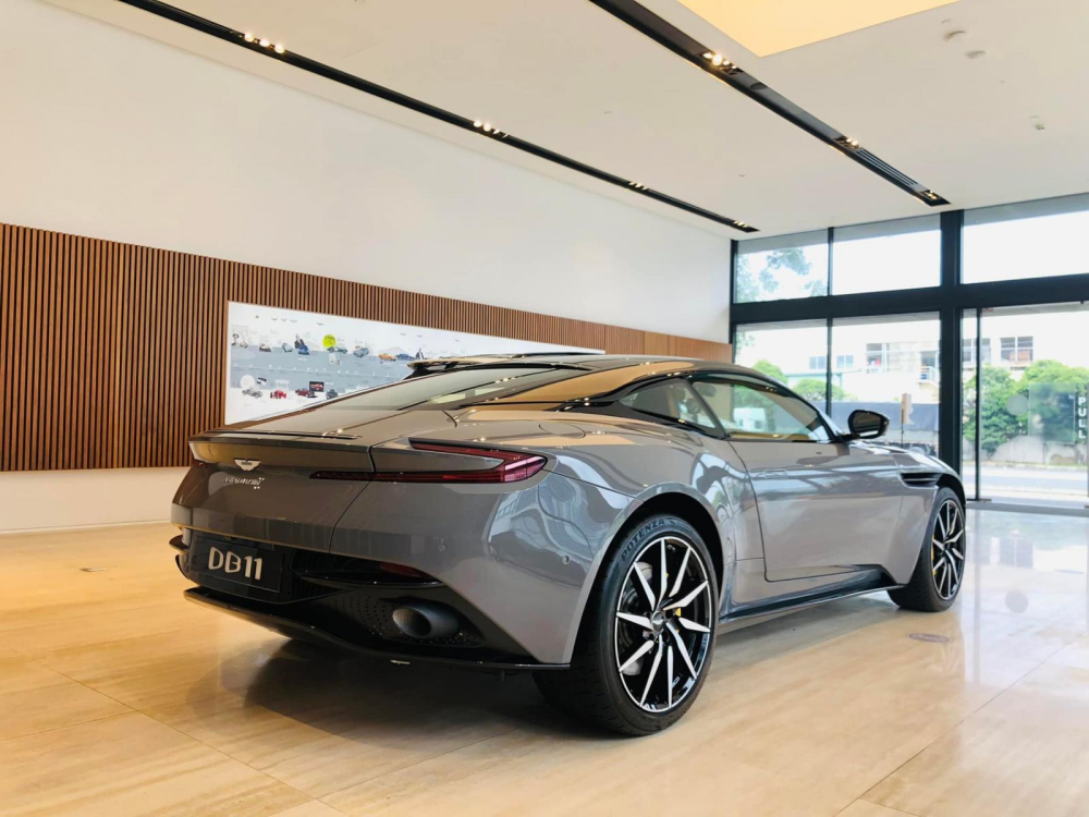 Giá xe Aston Martin DB11 V8 từ 15,686 tỷ đồng