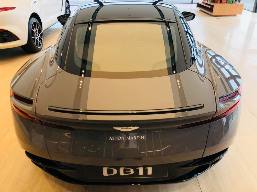 Thiết kế đuôi xe Aston Martin DB11 V8