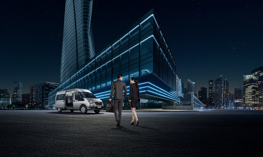 Ford Transit 2022 được nâng cấp mạnh mẽ về khả năng vận hành và an toàn.