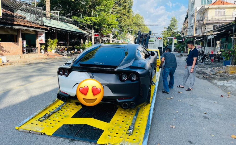 Ferrari 812 Superfast m&agrave;u đen duy nhất trong nước được thay &aacute;o, l&ecirc;n xe chuy&ecirc;n dụng về H&agrave; Nội định cư