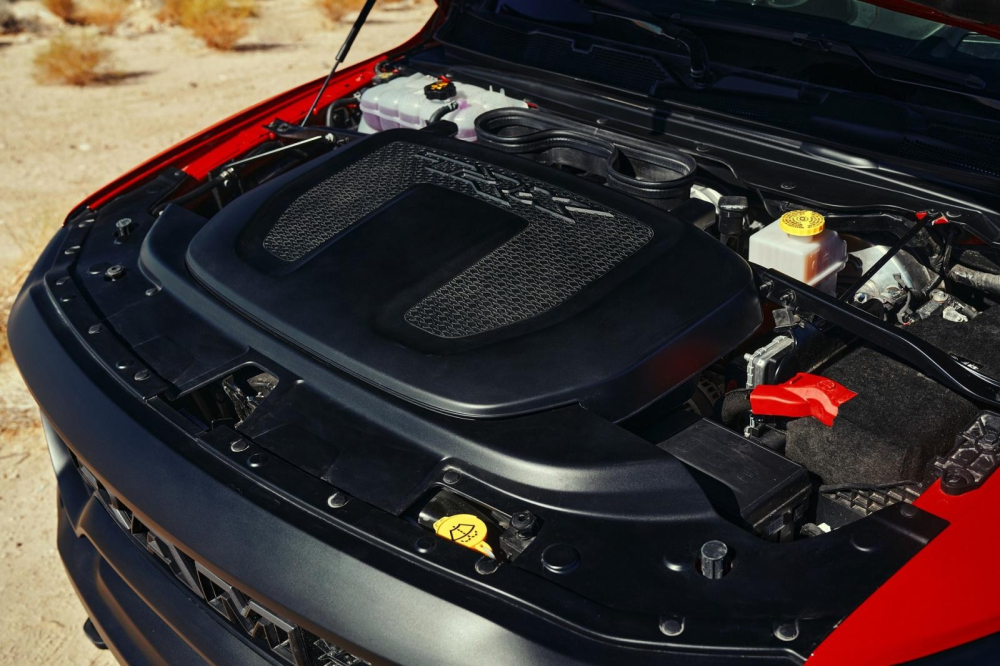 Điểm nhấn của xe Ram 1500 TRX 2021 không chỉ ở thiết kế, trang bị khoang lái mà còn đến từ động cơ Hellcat có công suất đến 702 mã lực