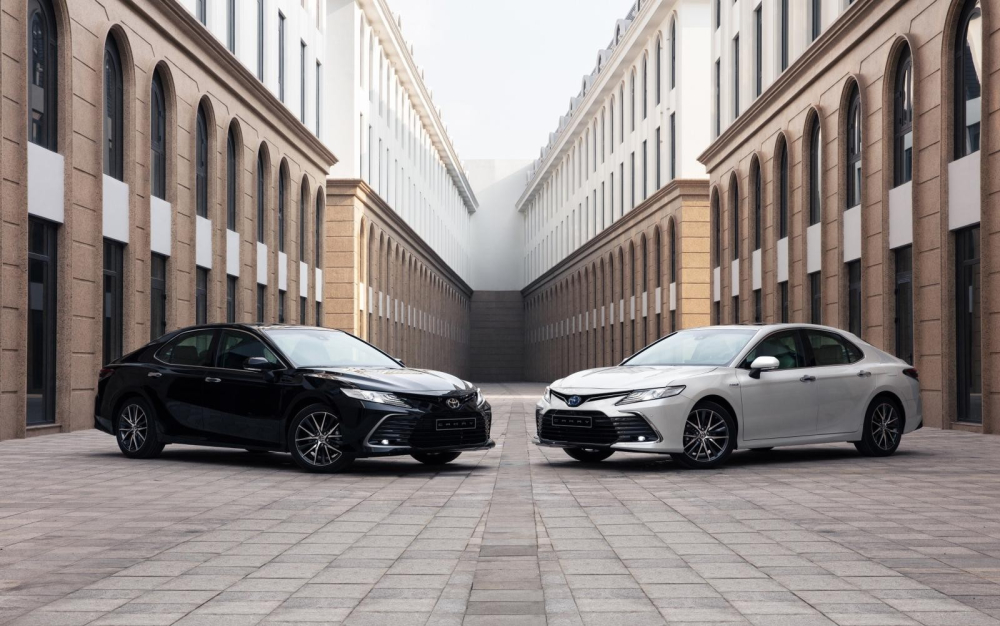 Toyota Camry 2022 vẫn tiếp tục được nhập khẩu nguyên chiếc từ Thái Lan, bổ sung thêm 2 phiên bản trong đó có cả bản Hybrid.