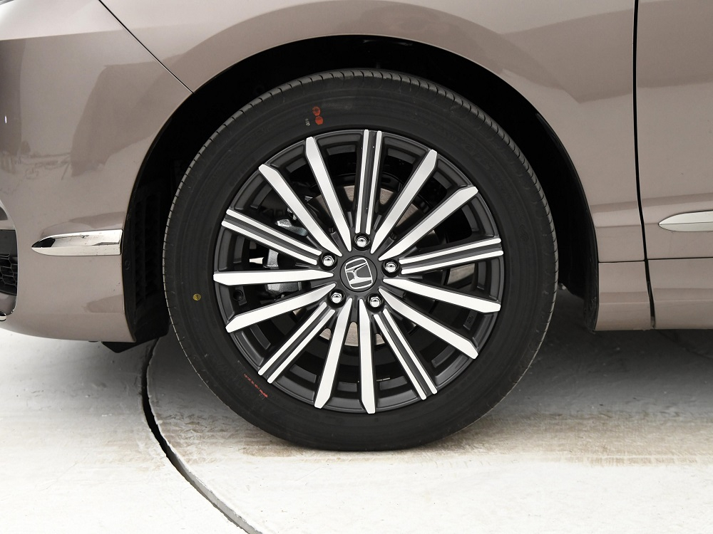 Cận cảnh vành la-zăng của Honda Elysion 2022