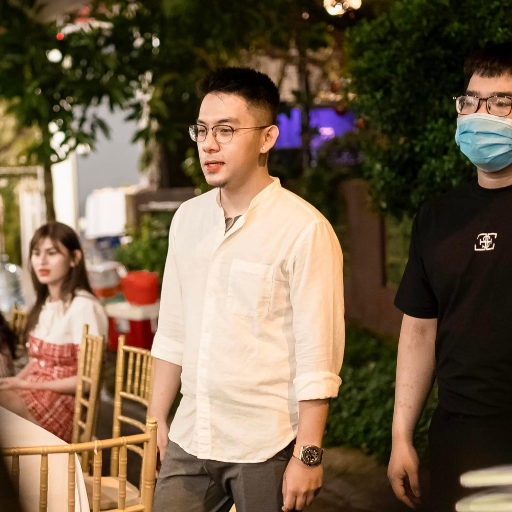 Tống Đông Khuê đã có 1 năm 2021 đáng nhớ khi liên tục mua và bán các siêu xe, ngoài ra, CEO 9X còn có màn hỏi vợ gây chú ý với dàn siêu xe đắt đỏ