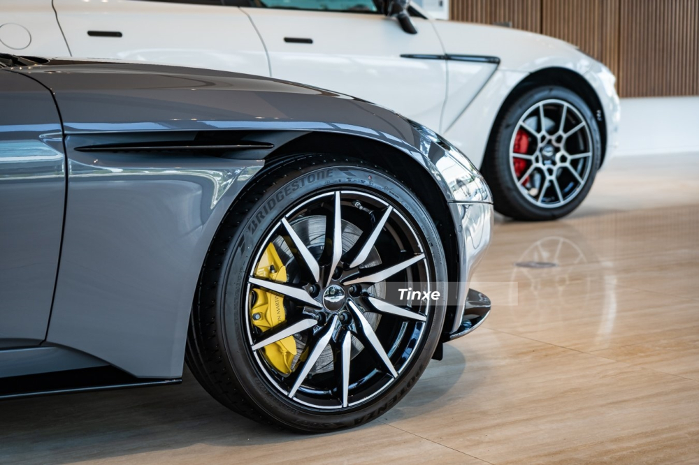 Cận cảnh thiết kế bộ m&acirc;m của xe Aston Martin DB11 V8 