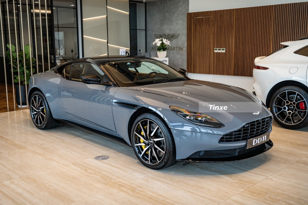 Cận cảnh Aston Martin DB11 mới về nước, sẵn s&agrave;ng phục vụ kh&aacute;ch h&agrave;ng Việt kh&ocirc;ng th&iacute;ch chờ đợi