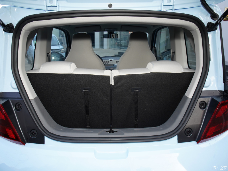 Dongfeng FengGuang Mini EV chỉ có 4 chỗ ngồi