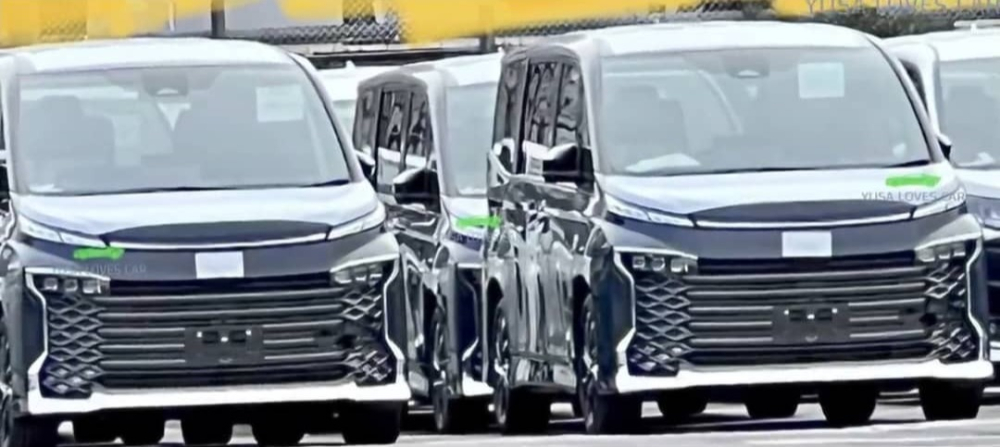 Toyota Voxy 2022 có thiết kế đầu xe hầm hố hơn Toyota Voxy 2022 có thiết kế đầu xe hầm hố hơn