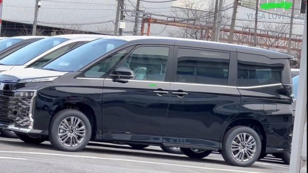 Thiết kế bên sườn của Toyota Voxy 2022 Thiết kế bên sườn của Toyota Voxy 2022