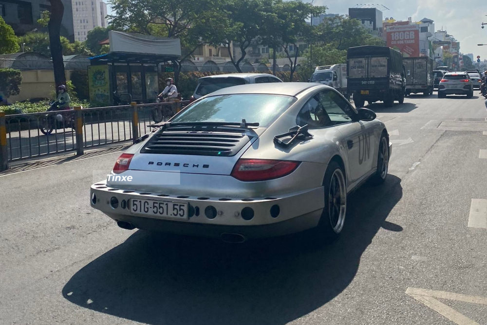 Hình ảnh chiếc xe thể thao Porsche 911 Carrera độ cực lạ