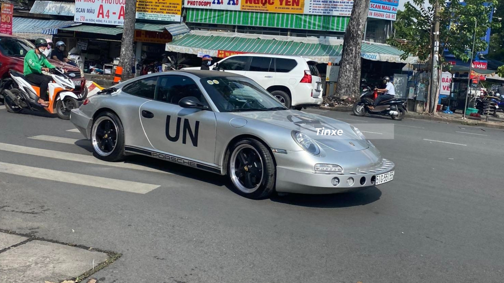 Đặng Lê Nguyên Vũ bị bắt gặp lái Porsche 911 Carrera độ cực lạ đi săn lùng siêu xe