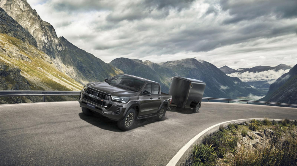 Toyota Hilux GR Sport 2022 dùng động cơ như bản thường