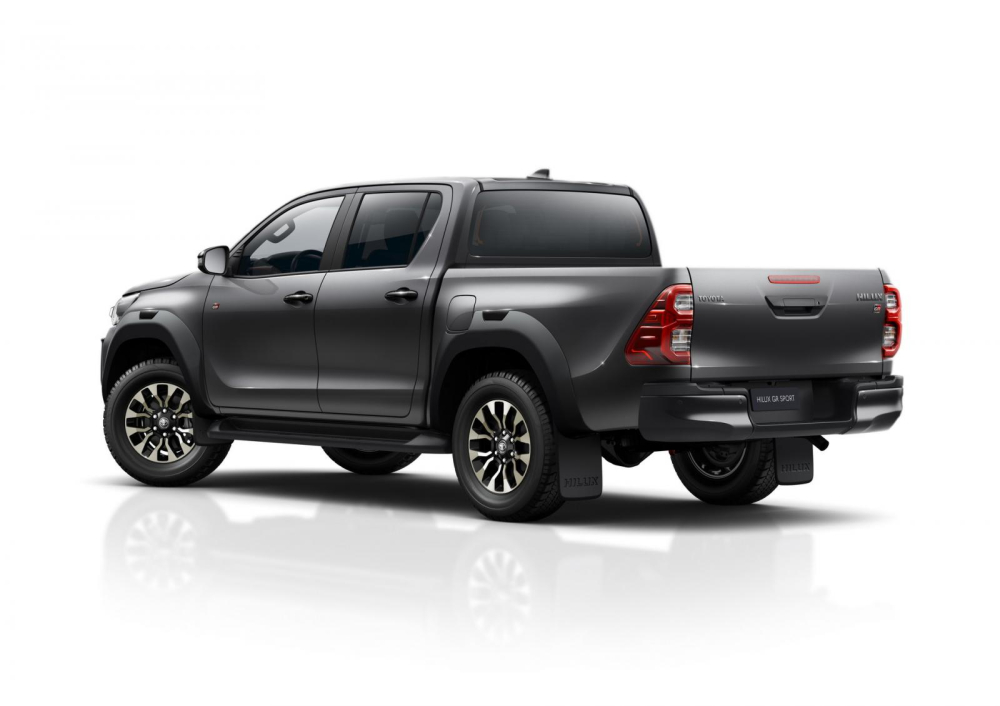 Toyota Hilux GR Sport 2022 có nhiều chi tiết ngoại thất màu đen