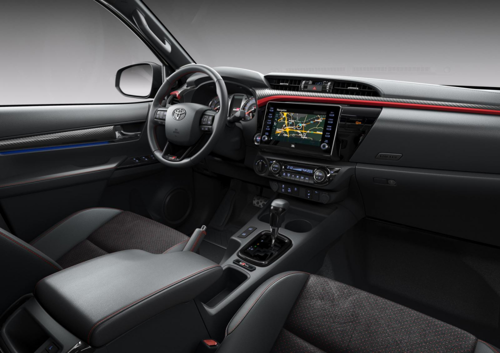Nội thất của Toyota Hilux GR Sport 2022 tại châu Âu