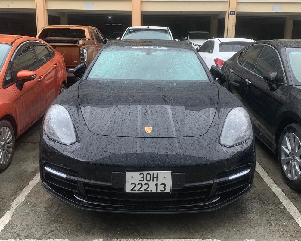 Những chiếc xe sang bị tịch thu trong vụ triệt ph&aacute; đường d&acirc;y đ&aacute;nh bạc do H&agrave; Mi&ecirc;n cầm đầu