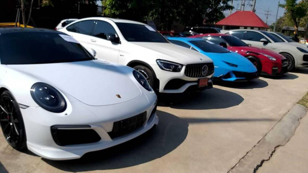 Những chiếc xe n&agrave;y mang c&aacute;c thương hiệu như Porsche, Mercedes-Benz, Nissan v&agrave; Lamborghini