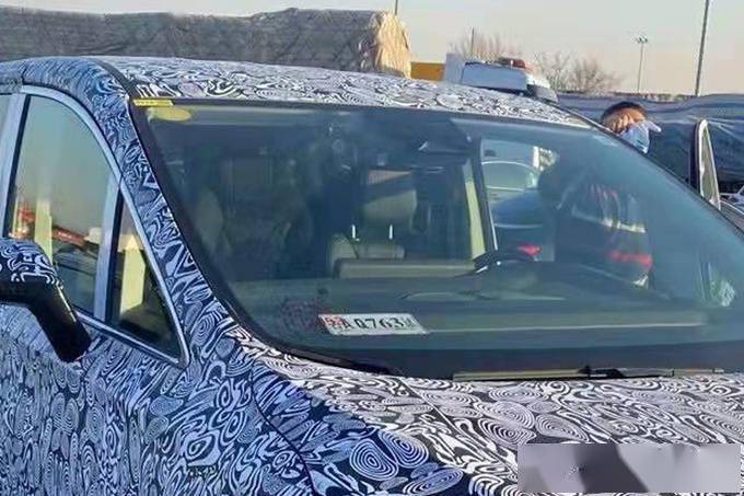 H&igrave;nh ảnh h&eacute; lộ nội thất của mẫu MPV