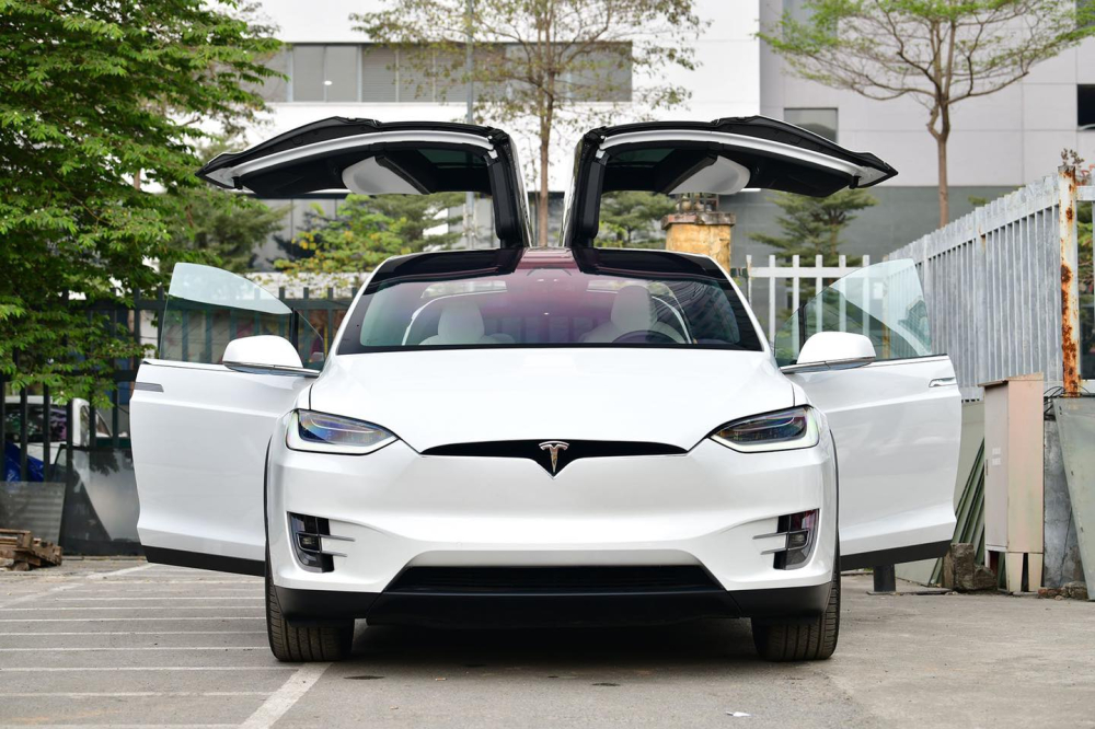Tesla Model X Performance có giá 7 tỷ đồng