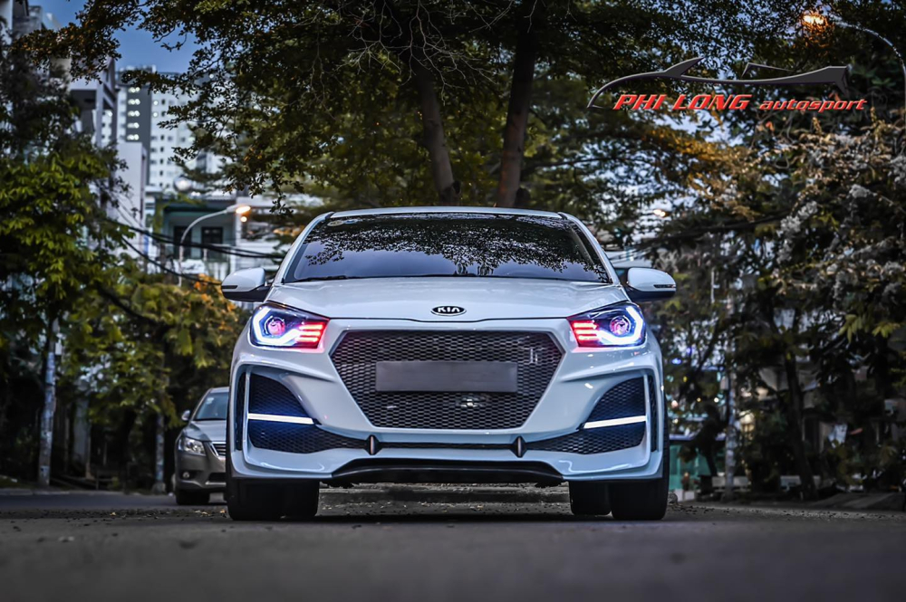 Chủ xe lột xác từ trong ra ngoài cho Kia Soluto, điểm nhấn là body kit hầm hố và trần xe đầy sao