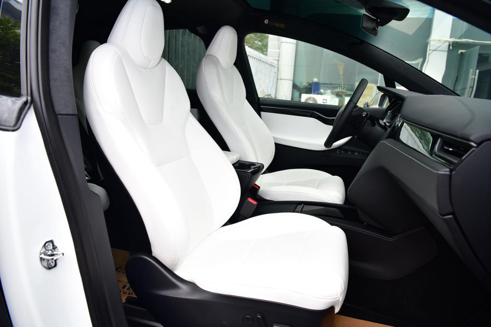 Xe có đến 6 chỗ ngồi và đây là hàng ghế đầu tiên