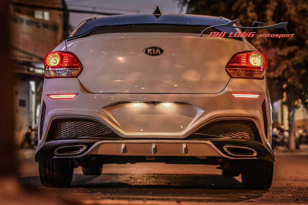 Thiết kế đuôi xe Kia Soluto sau độ