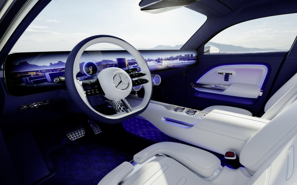 Mercedes-Benz Vision EQXX có màn hình kéo dài hết mặt táp-lô