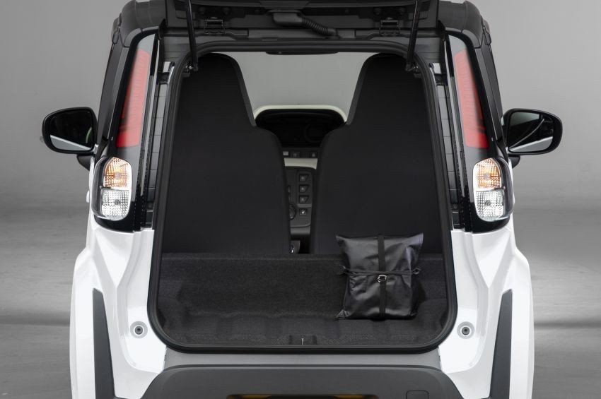 Khoang hành lý phía sau ghế của Toyota C+pod 2022
