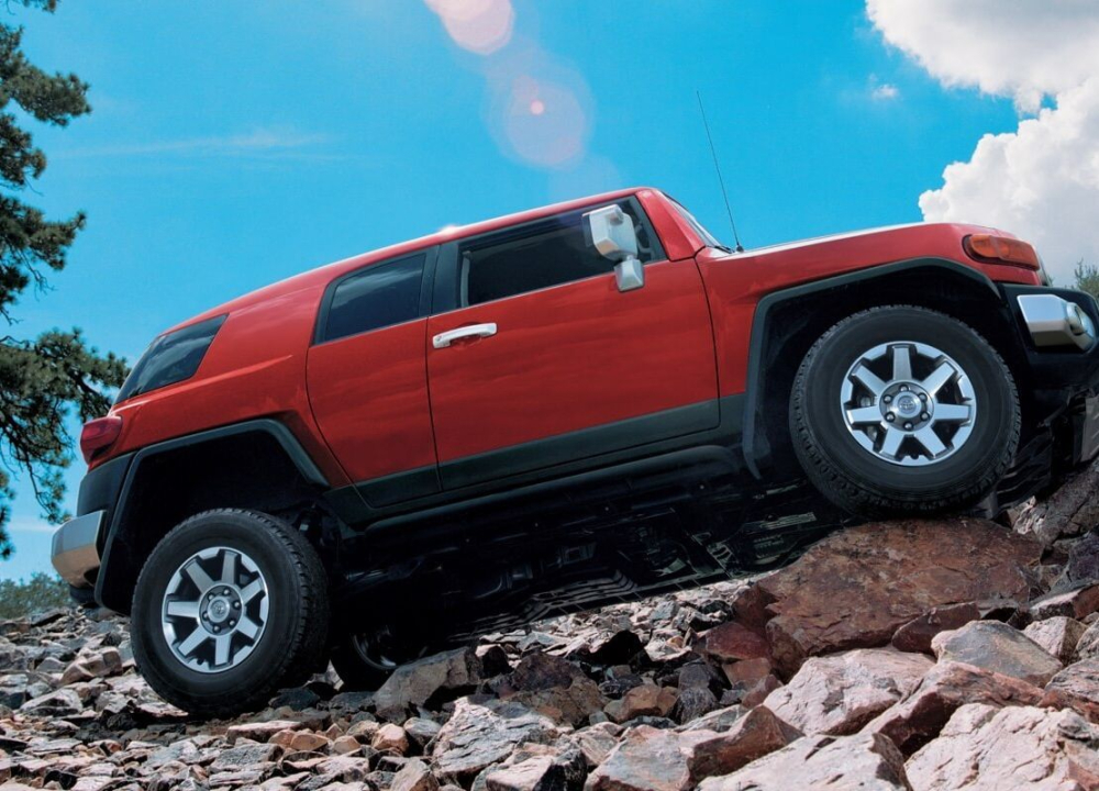 Toyota FJ Cruiser l&agrave; mẫu SUV c&oacute; khả năng vượt địa h&igrave;nh tốt