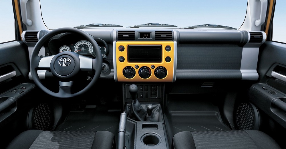 Nội thất b&ecirc;n trong Toyota FJ Cruiser hiện đang b&aacute;n ở Trung Đ&ocirc;ng