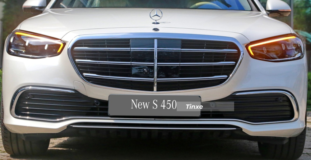 Mặt tiền của xe Mercedes-Benz S450 thế hệ mới