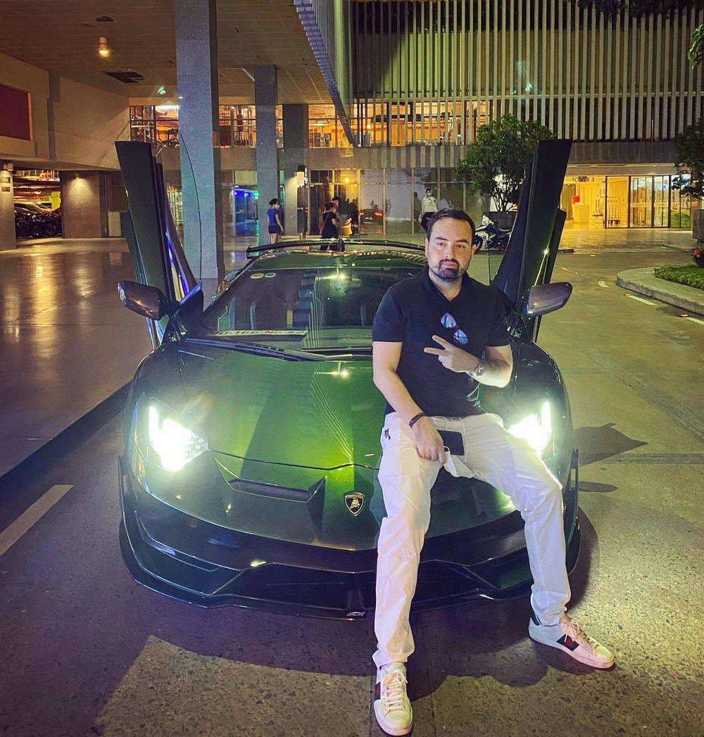 CEO nh&agrave; thuốc l&uacute;c tậu si&ecirc;u xe giới hạn Lamborghini Aventador SVJ