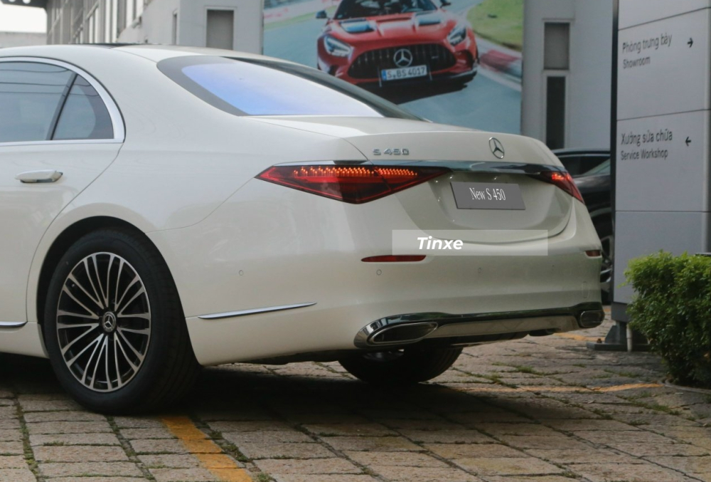 V&agrave; đ&acirc;y l&agrave; thiết kế đu&ocirc;i xe