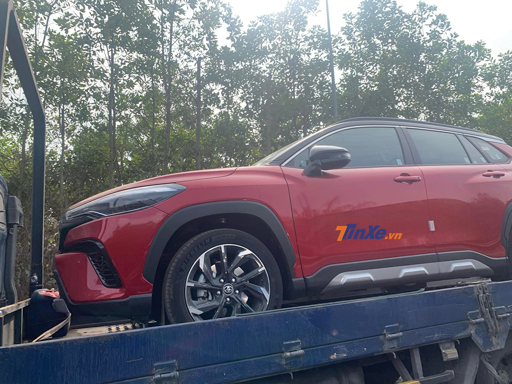 Toyota Corolla Cross GR Sport 2022 có thiết kế thể thao hơn bản thường