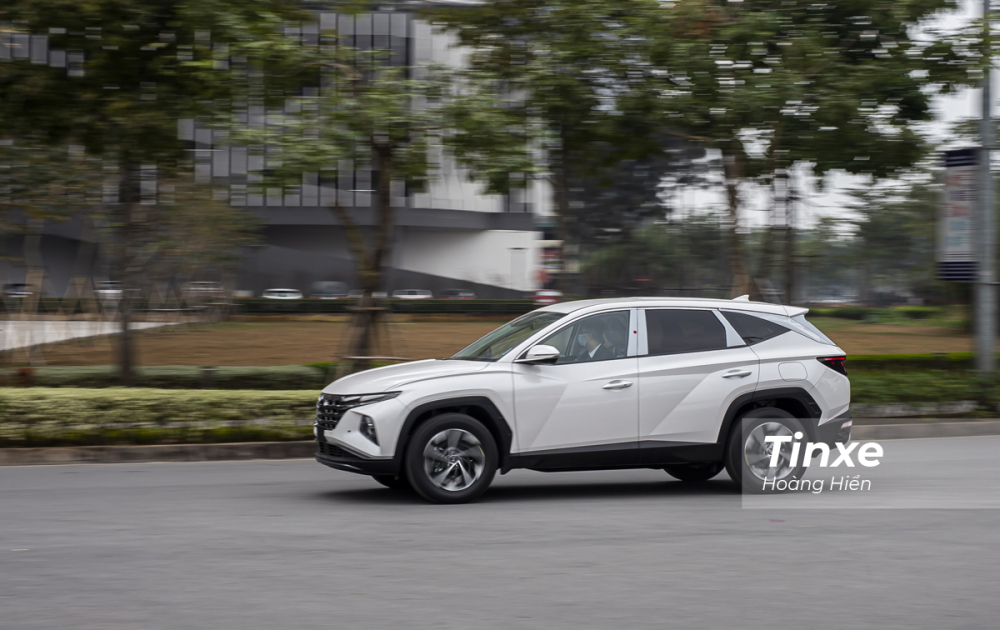 Hyundai Tucson 2022 mang cảm gi&aacute;c l&aacute;i tốt hơn so với trước đ&acirc;y.