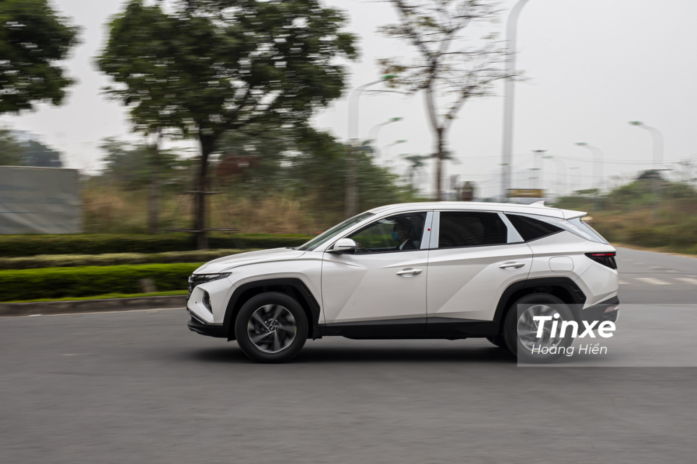 Hyundai Tucson 2022 đ&atilde; ho&agrave;n thiện hơn kh&ocirc;ng chỉ ở thiết kế m&agrave; c&ograve;n ở khả năng vận h&agrave;nh.