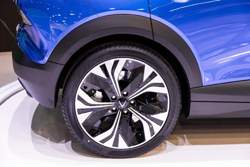 M&acirc;m xe c&oacute; k&iacute;ch thước kh&aacute; lớn.