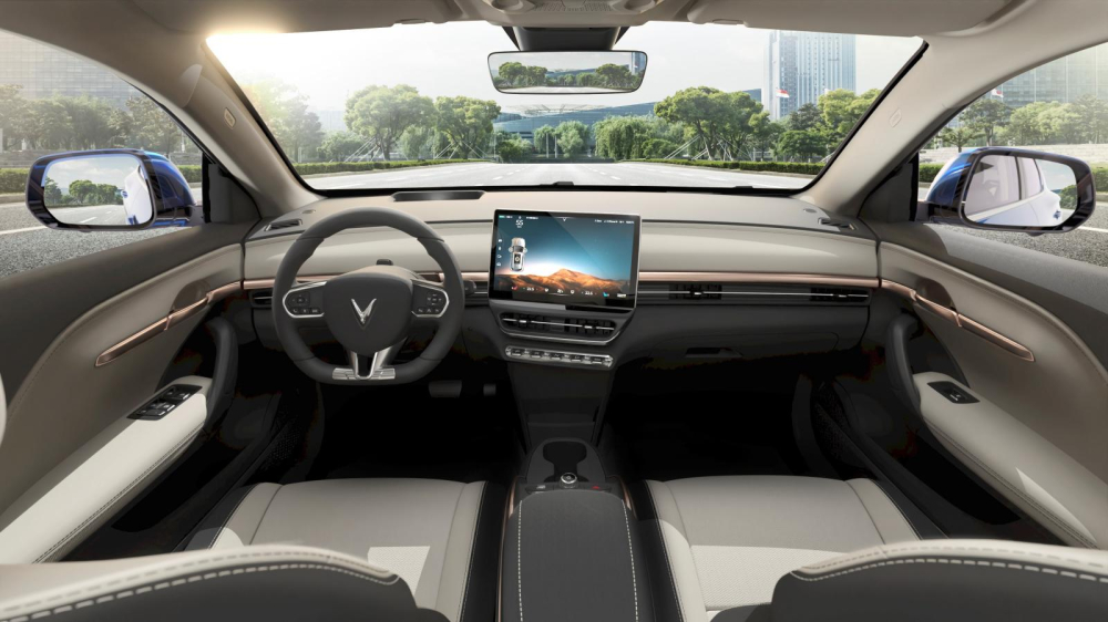 Nội thất của VinFast VF6 theo đuổi phong c&aacute;ch tối giản, n&uacute;t bấm chuyển số được đặt th&agrave;nh h&agrave;ng ngang dưới cửa gi&oacute; điều h&ograve;a trung t&acirc;m.