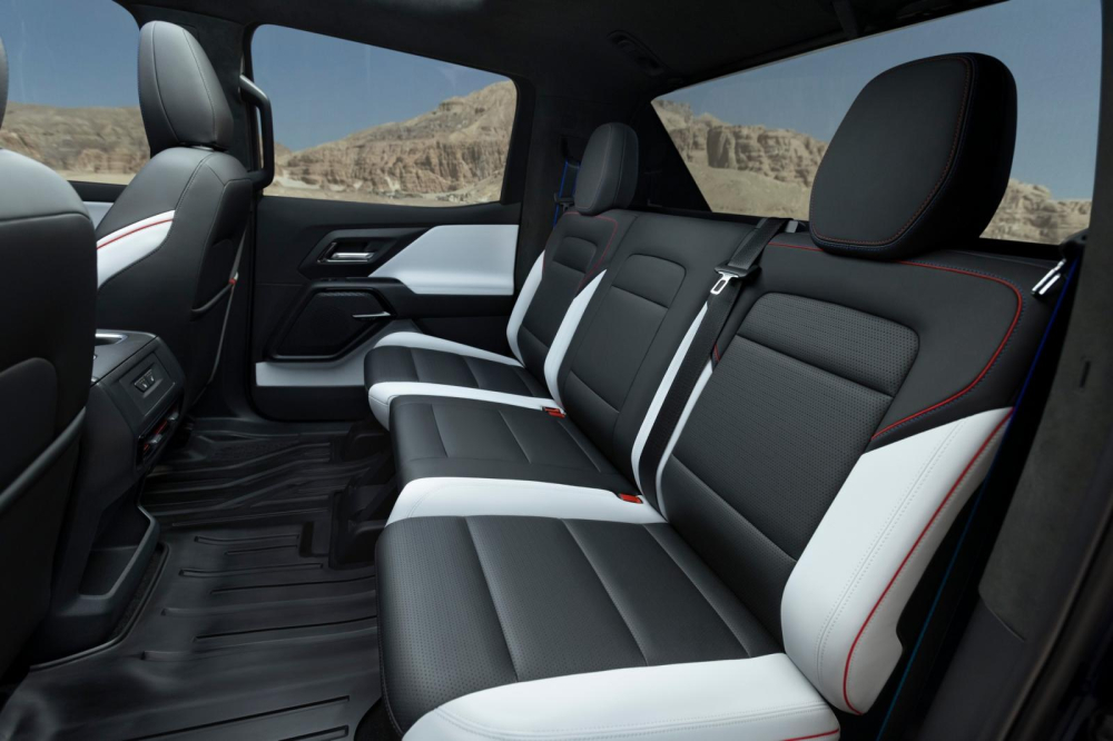 Ghế sau rộng rãi của Chevrolet Silverado EV 2024