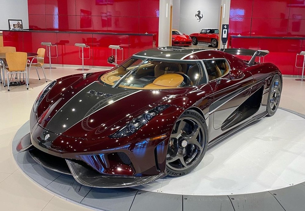 Koenigsegg Regera của Hoàng Kim Khánh có màu đỏ carbon và mang số khung #158 Koenigsegg Regera của Hoàng Kim Khánh có màu đỏ carbon và mang số khung #158