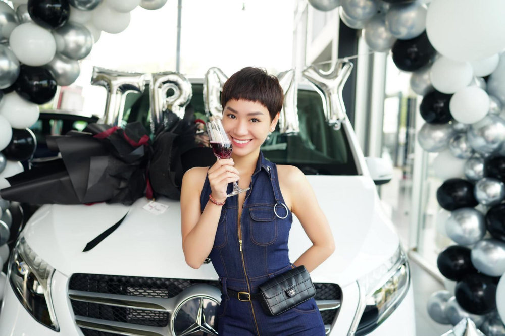 Trà My Idol tậu MPV hạng sang Mercedes-Benz V250 giá từ 2,66 tỷ đồng