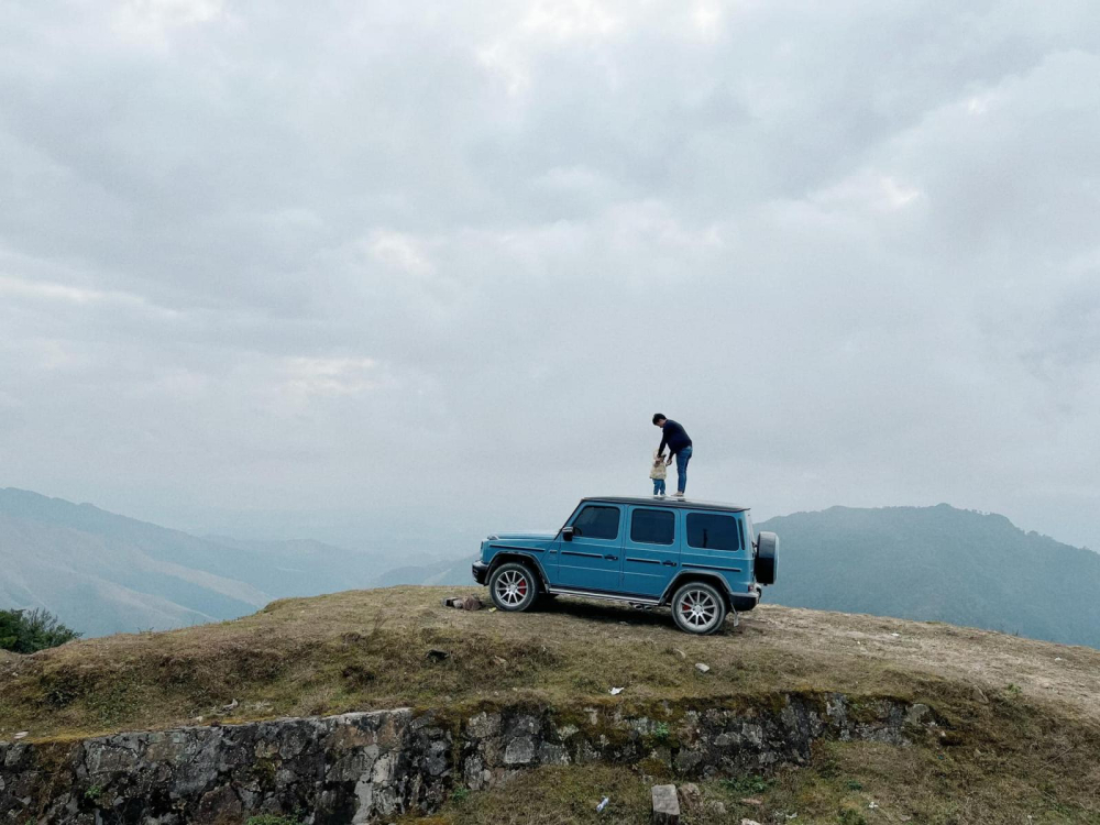 Và năm nay là chiếc xe Mercedes-AMG G63 thế hệ mới cùng sản phẩm hoàn toàn mới của vợ chồng Đàm Thu Trang là con gái xinh xắn