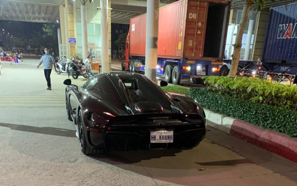 Và đến nay Koenigsegg Regera mới chính thức qua cửa khẩu Việt Nam để về với Hoàng Kim Khánh Và đến nay Koenigsegg Regera mới chính thức qua cửa khẩu Việt Nam để về với Hoàng Kim Khánh