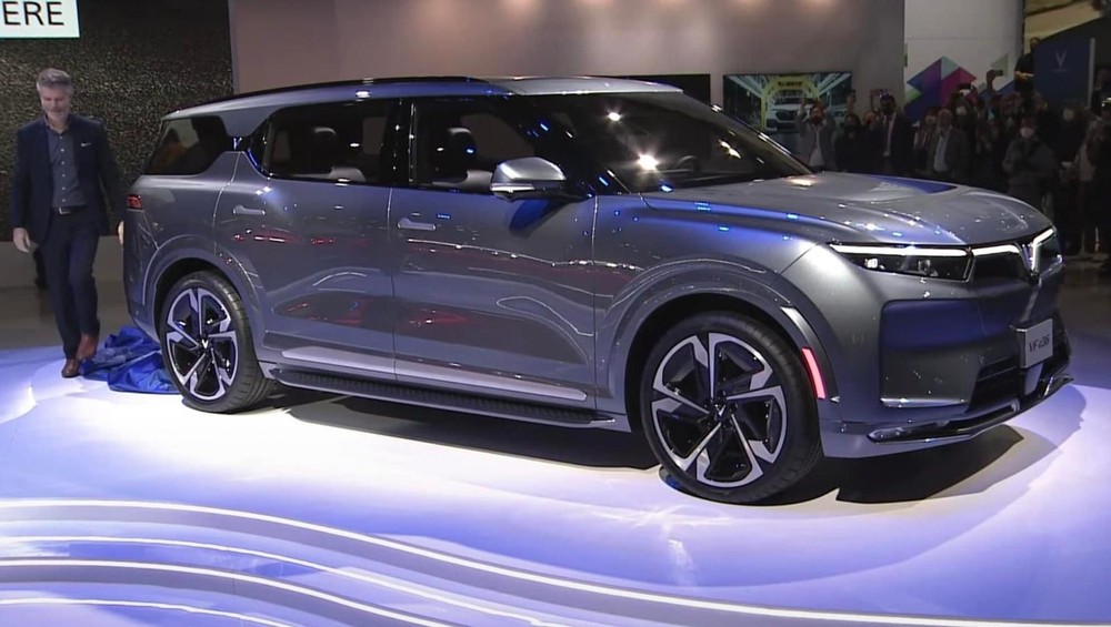 K&iacute;ch thước tổng thể của VinFast VF9 ngang bằng với Mercedes-Benz GLS, Lexus LX570