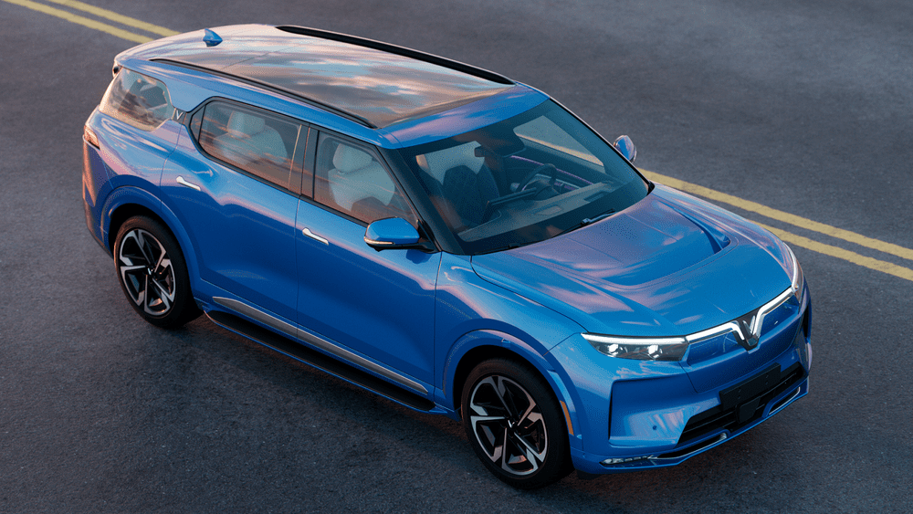 VinFast VF e36 được trang bị động cơ điện c&oacute; c&ocirc;ng suất tối đa 402 m&atilde; lực c&ugrave;ng m&ocirc;-men xoắn cực đại đạt 640 Nm. Phối hợp với hệ dẫn động 4 b&aacute;nh, 