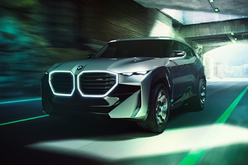 BMW theo đuổi phong c&aacute;ch thiết kế t&aacute;o bạo trong khi xe Mercedes-Benz mượt m&agrave; v&agrave; truyền thống hơn